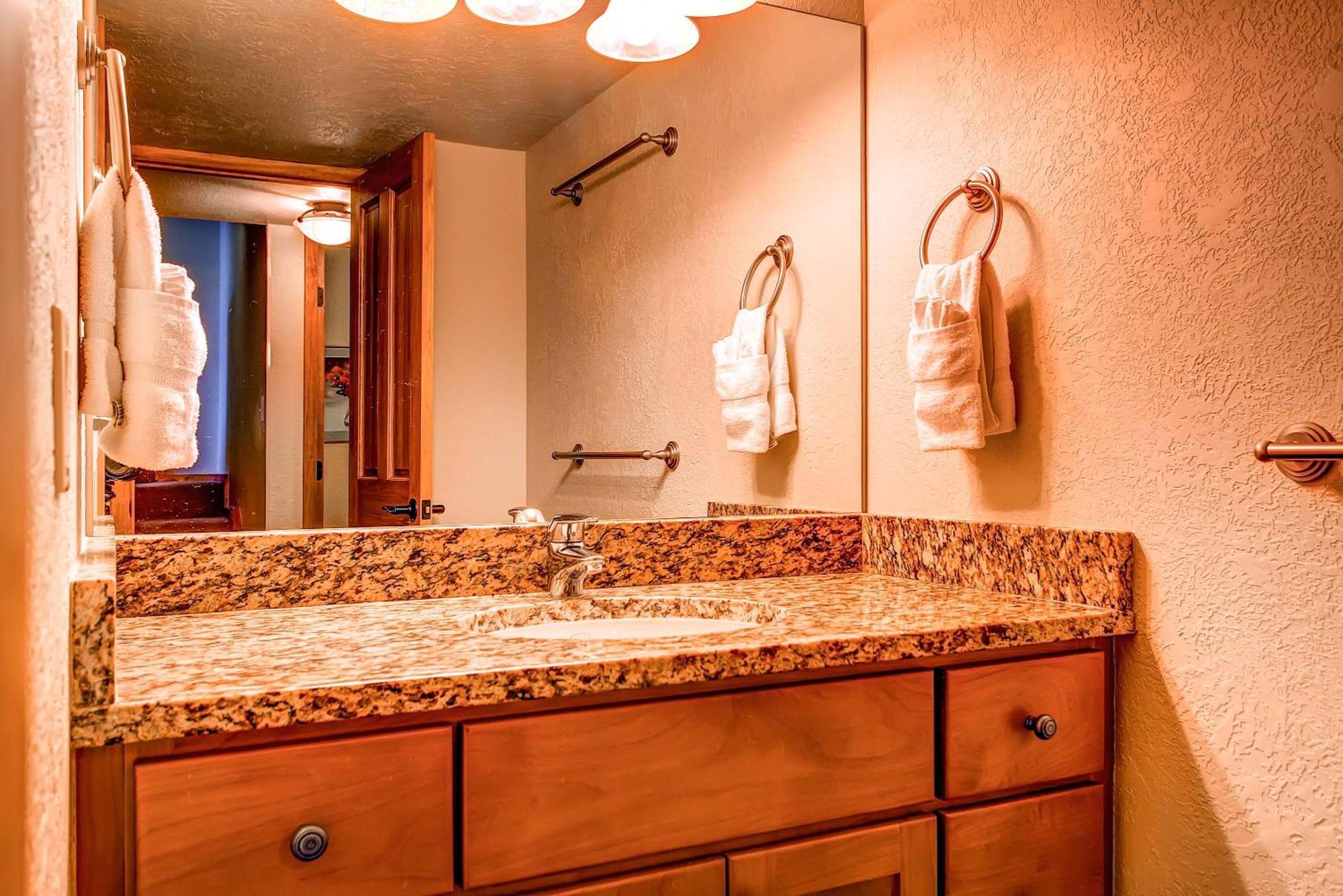 Beautiful Townhome Short Walk To Slopes And Town - Lw01 Брекънридж Екстериор снимка